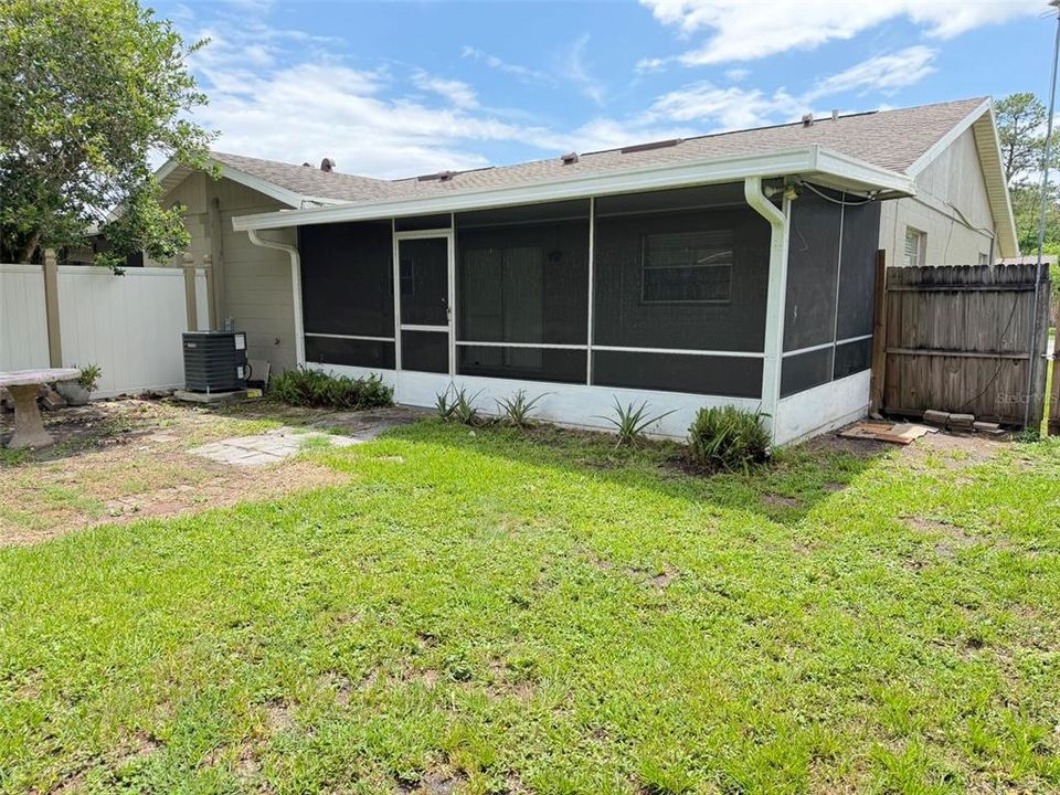 For Sale: $235,000 (2 beds, 1 baths, 952 Square Feet)