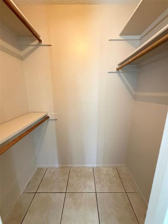 For Sale: $235,000 (2 beds, 1 baths, 952 Square Feet)
