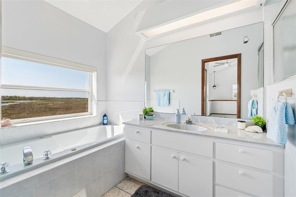 For Sale: $800,000 (2 beds, 2 baths, 1544 Square Feet)