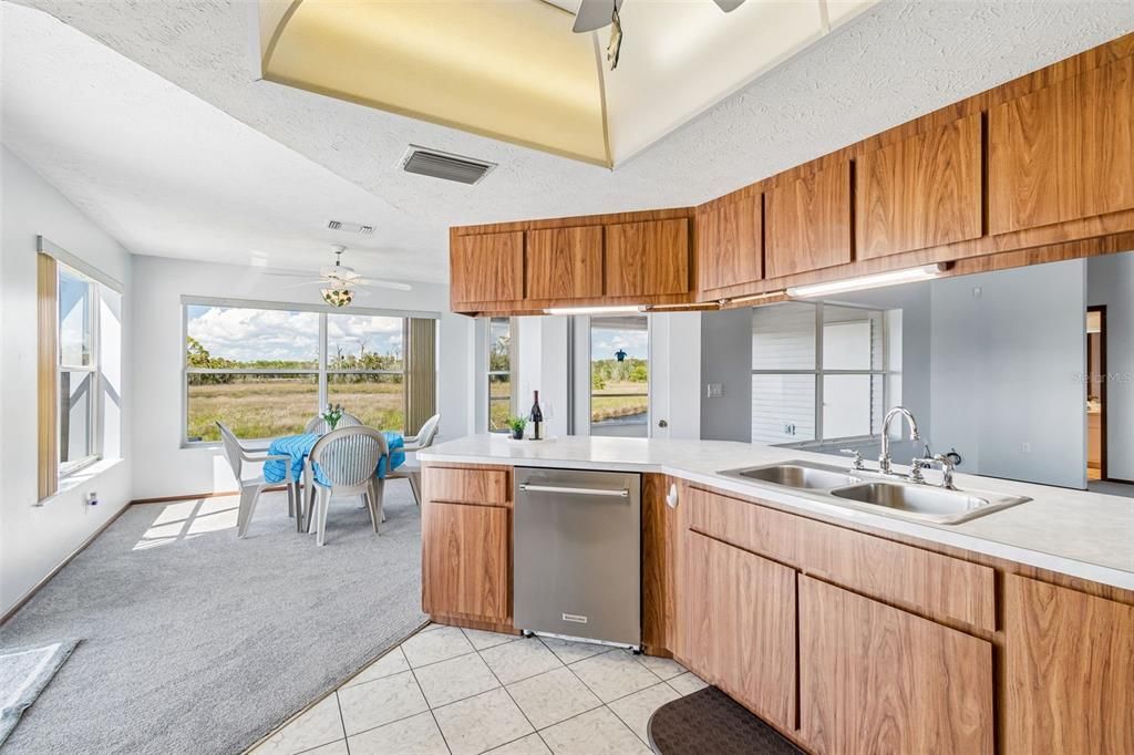 For Sale: $800,000 (2 beds, 2 baths, 1544 Square Feet)