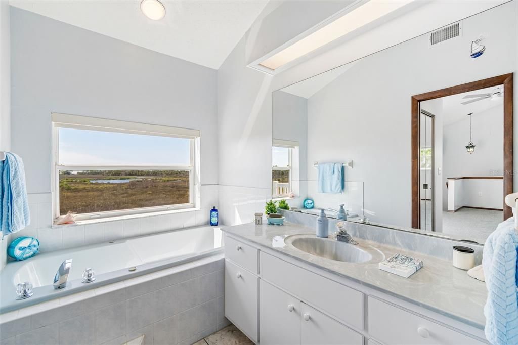 For Sale: $800,000 (2 beds, 2 baths, 1544 Square Feet)