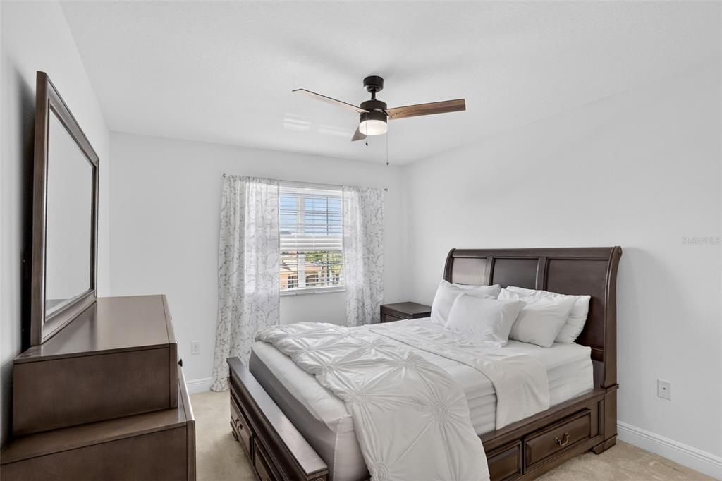For Sale: $499,995 (4 beds, 3 baths, 2568 Square Feet)