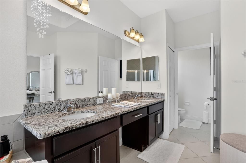 For Sale: $499,995 (4 beds, 3 baths, 2568 Square Feet)