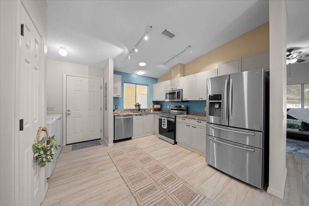 На продажу: $329,000 (2 спален, 2 ванн, 1332 Квадратных фут)