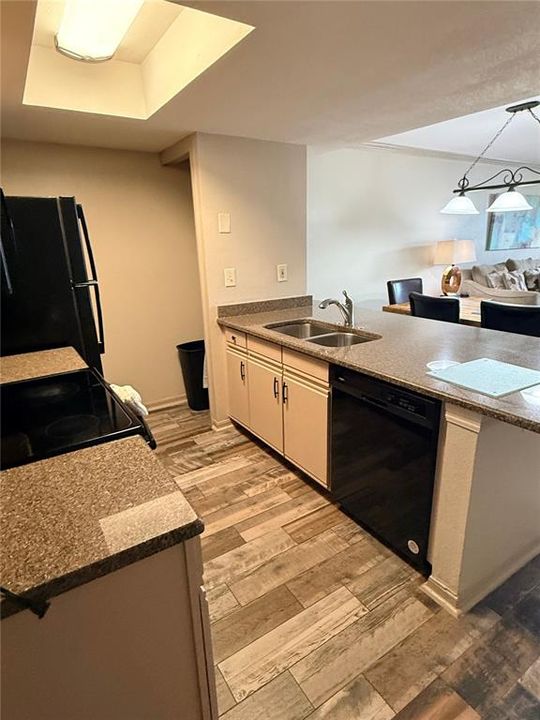 В аренду: $1,699 (3 спален, 2 ванн, 1220 Квадратных фут)