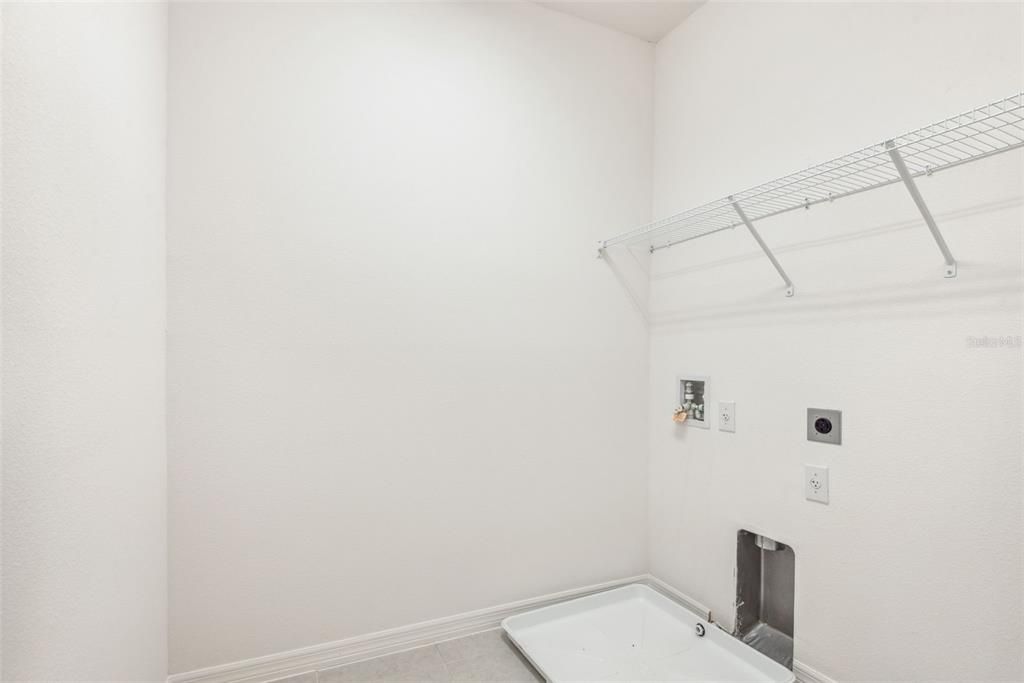 В аренду: $2,600 (3 спален, 2 ванн, 1702 Квадратных фут)