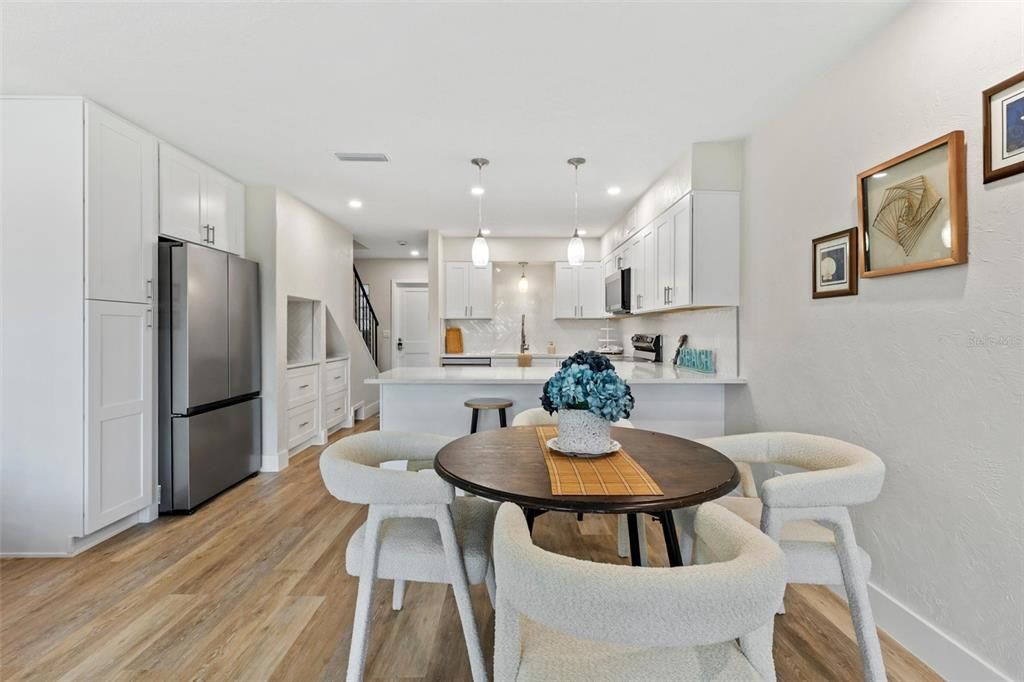 For Sale: $249,900 (2 beds, 2 baths, 1184 Square Feet)