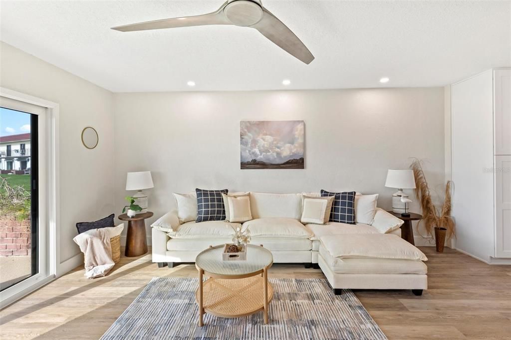For Sale: $249,900 (2 beds, 2 baths, 1184 Square Feet)