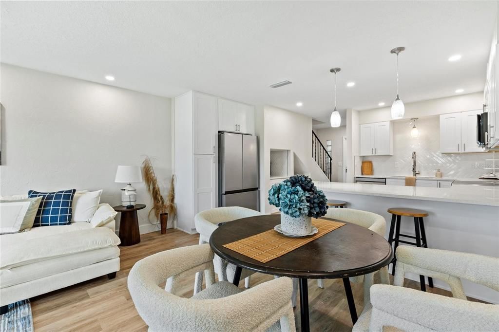 For Sale: $249,900 (2 beds, 2 baths, 1184 Square Feet)