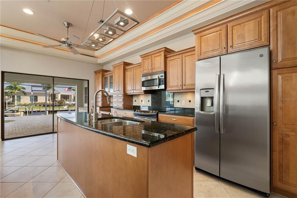 En Venta: $799,000 (3 camas, 3 baños, 2255 Pies cuadrados)