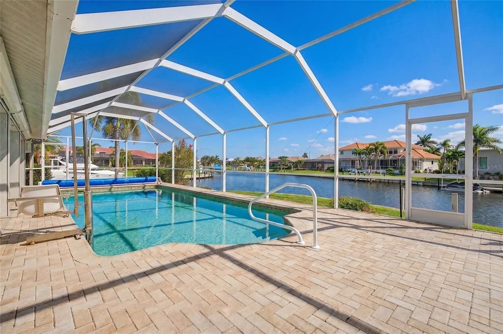 En Venta: $799,000 (3 camas, 3 baños, 2255 Pies cuadrados)