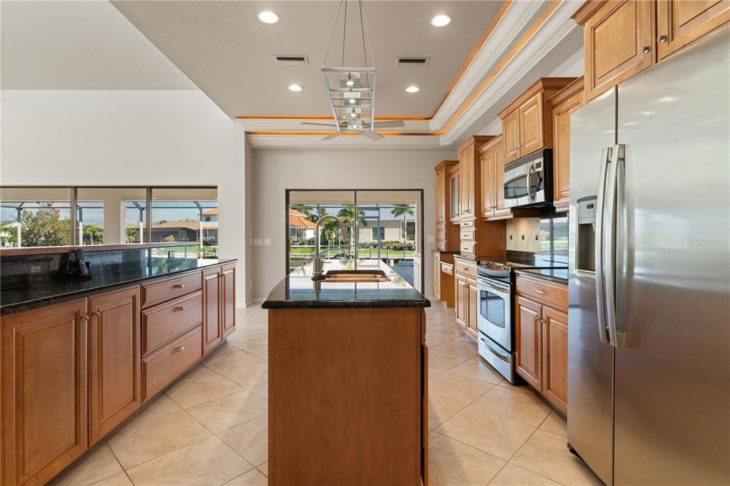 En Venta: $799,000 (3 camas, 3 baños, 2255 Pies cuadrados)