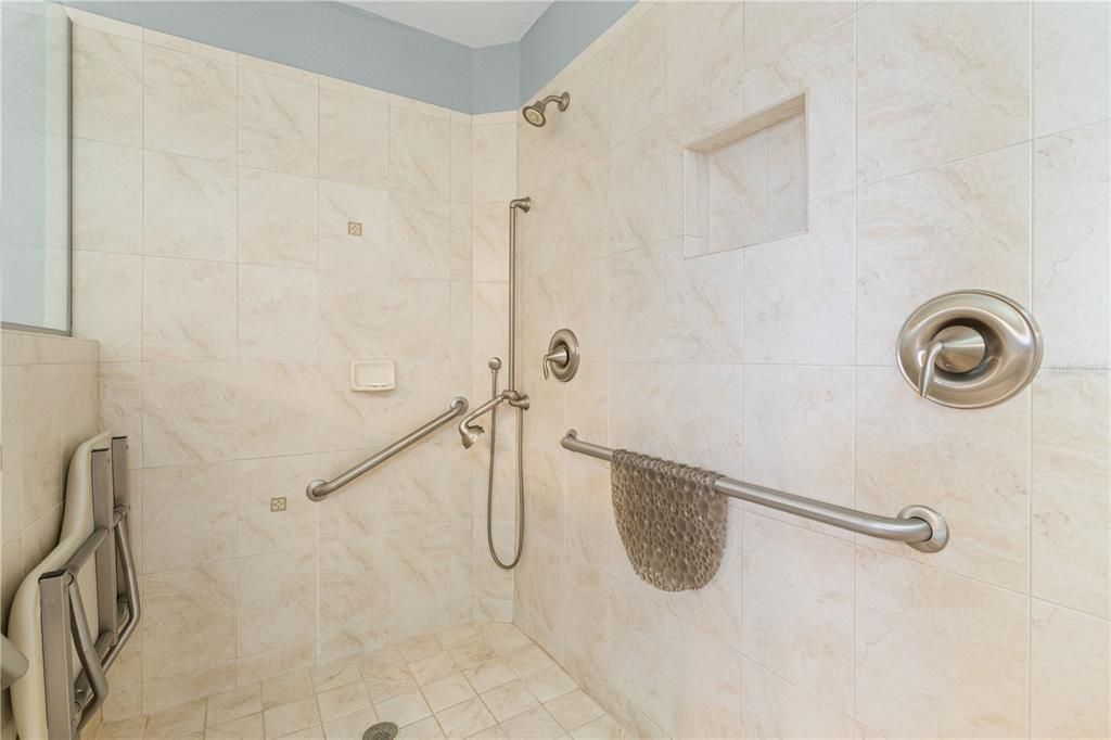 En Venta: $799,000 (3 camas, 3 baños, 2255 Pies cuadrados)