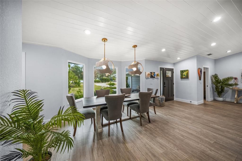 For Sale: $835,000 (3 beds, 2 baths, 2841 Square Feet)