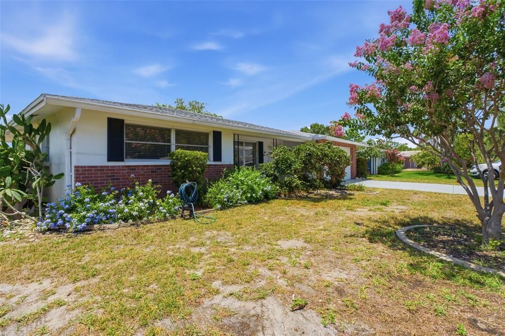Под контрактом: $225,000 (2 спален, 2 ванн, 1146 Квадратных фут)