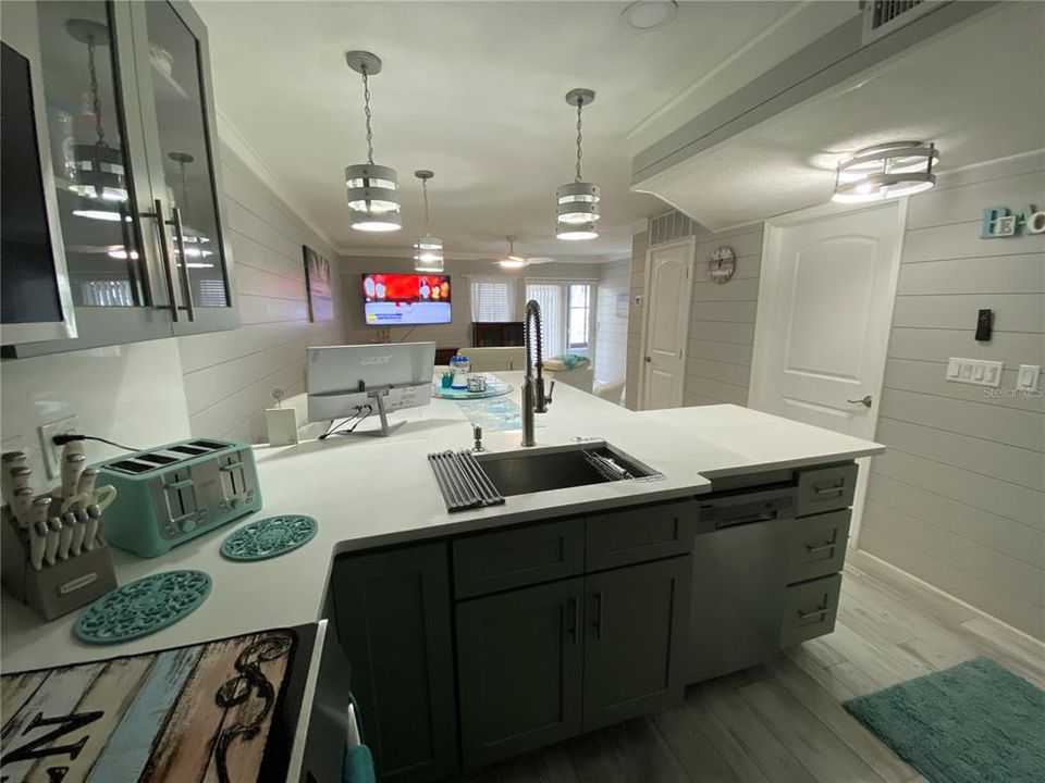 For Sale: $535,000 (2 beds, 1 baths, 750 Square Feet)
