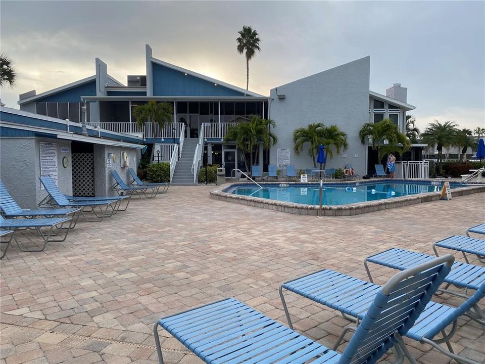 For Sale: $535,000 (2 beds, 1 baths, 750 Square Feet)