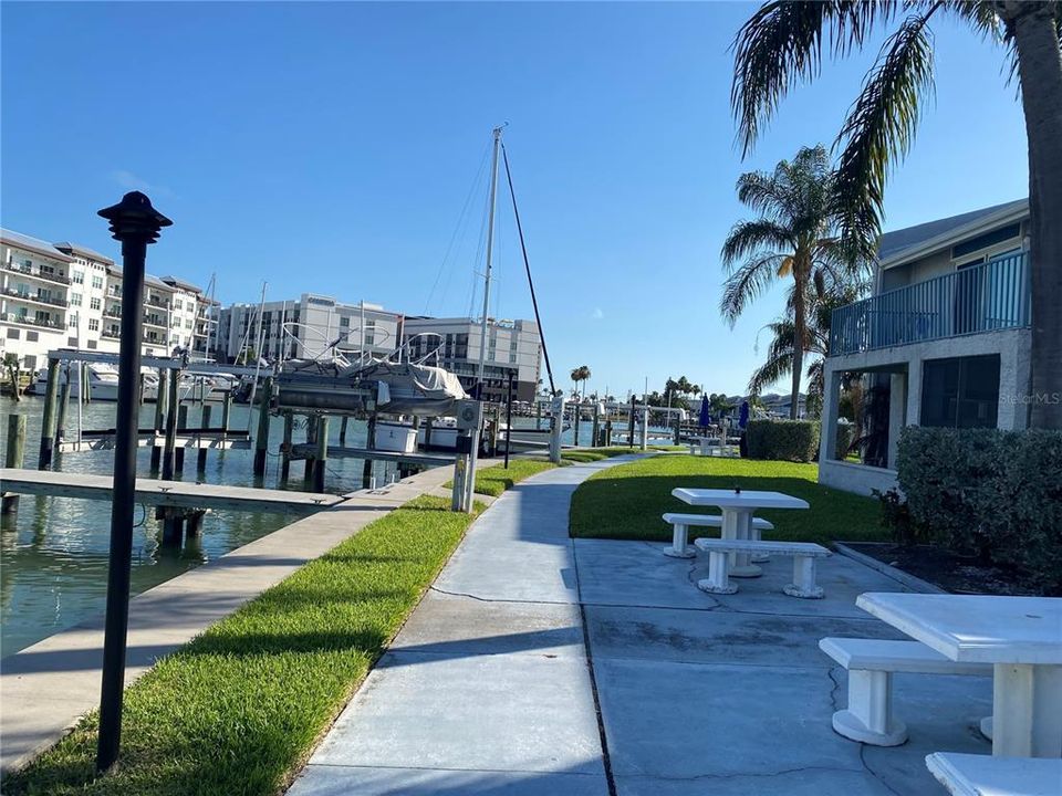 For Sale: $535,000 (2 beds, 1 baths, 750 Square Feet)