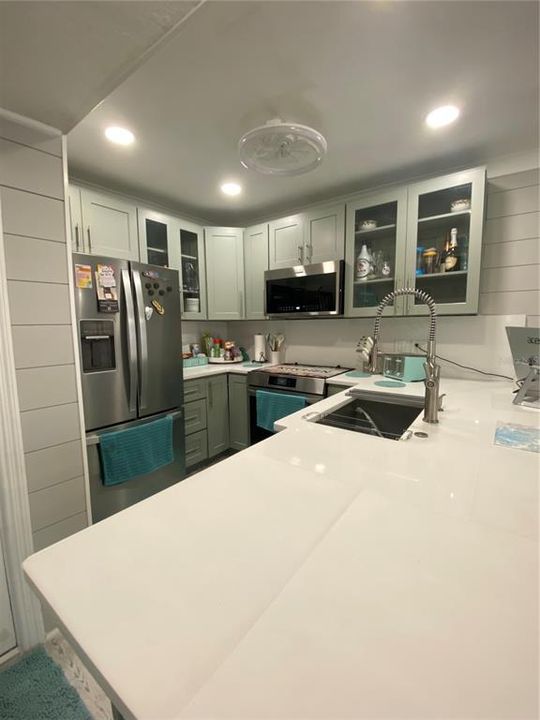 For Sale: $535,000 (2 beds, 1 baths, 750 Square Feet)
