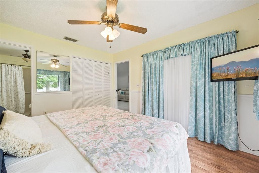 For Sale: $169,000 (2 beds, 2 baths, 845 Square Feet)