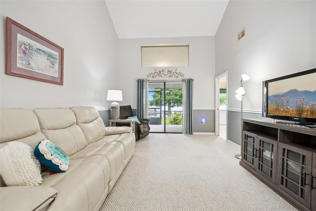 For Sale: $169,000 (2 beds, 2 baths, 845 Square Feet)