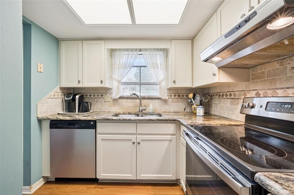 For Sale: $169,000 (2 beds, 2 baths, 845 Square Feet)