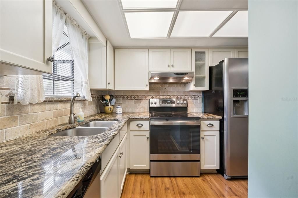 For Sale: $169,000 (2 beds, 2 baths, 845 Square Feet)