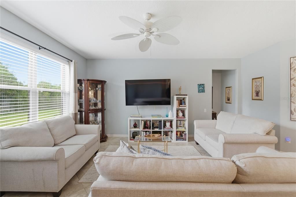 For Sale: $413,900 (3 beds, 2 baths, 1568 Square Feet)