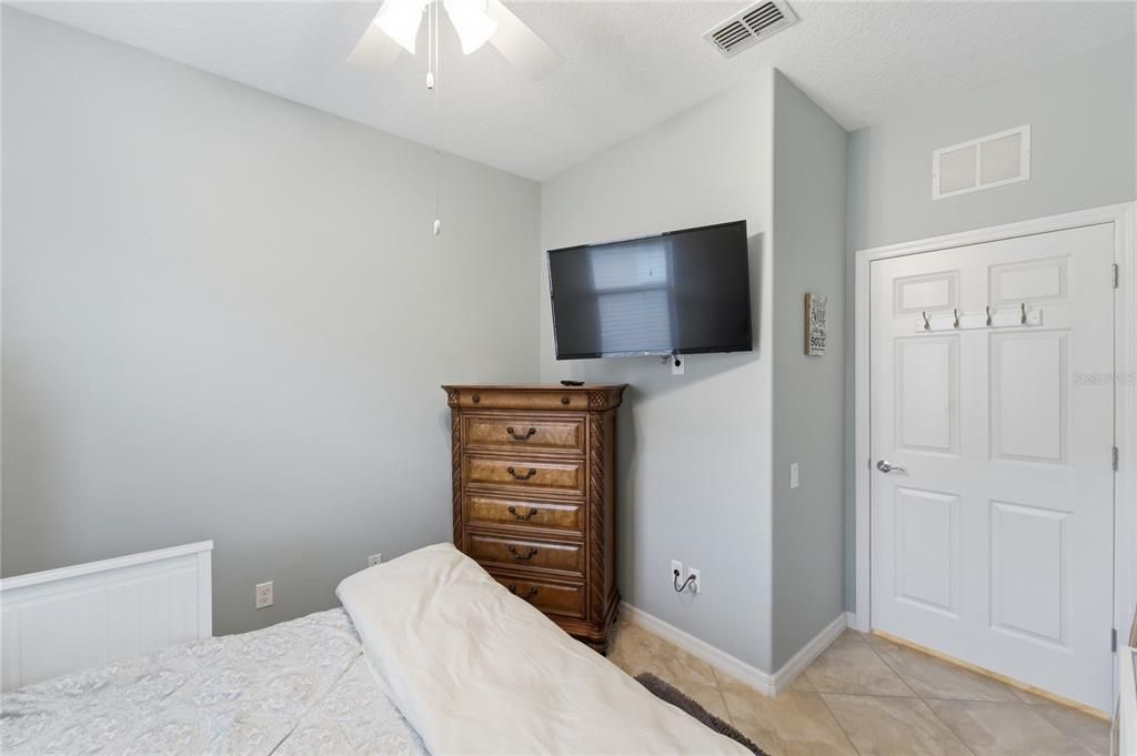 For Sale: $413,900 (3 beds, 2 baths, 1568 Square Feet)