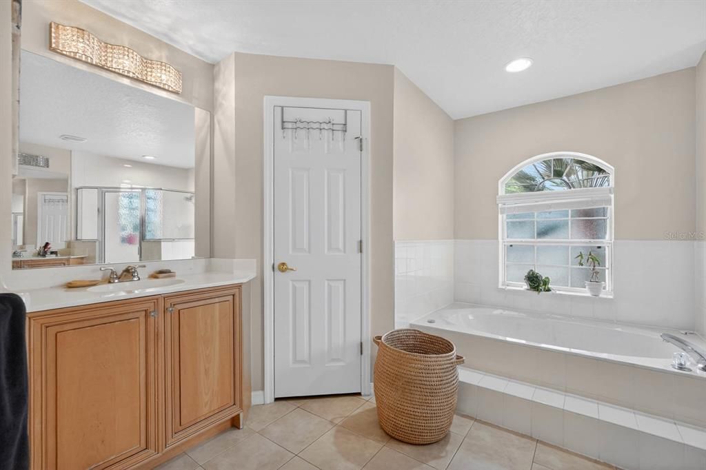 For Sale: $549,000 (4 beds, 4 baths, 2823 Square Feet)