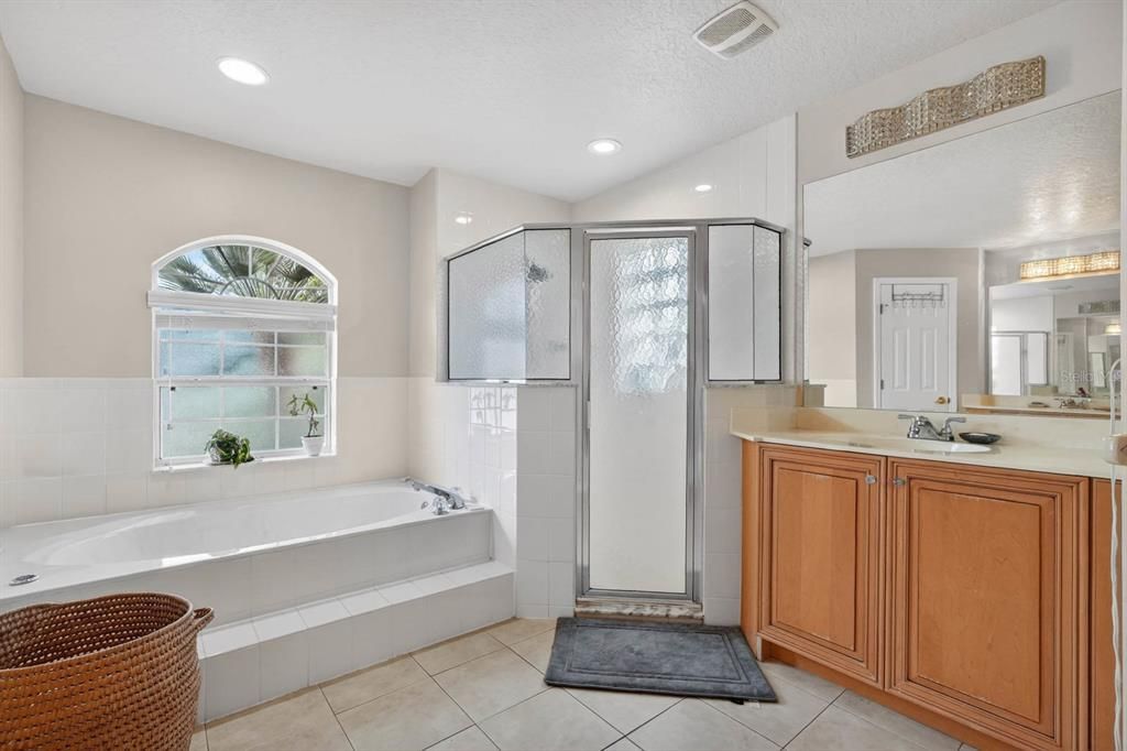 For Sale: $549,000 (4 beds, 4 baths, 2823 Square Feet)
