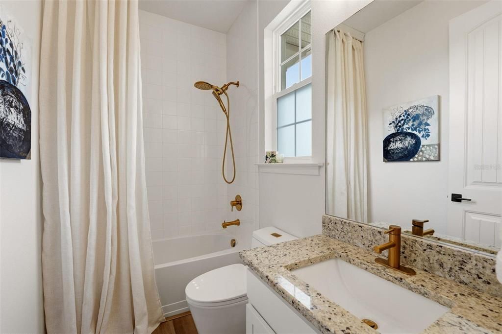 En Venta: $789,000 (4 camas, 3 baños, 2422 Pies cuadrados)