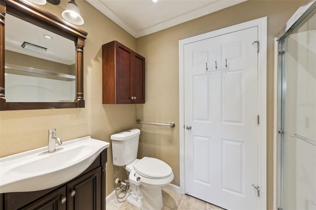 For Sale: $159,900 (2 beds, 1 baths, 819 Square Feet)
