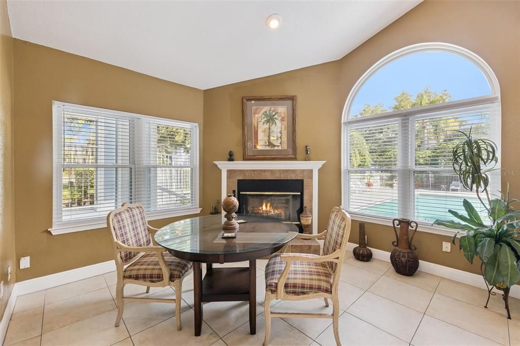 For Sale: $159,900 (2 beds, 1 baths, 819 Square Feet)