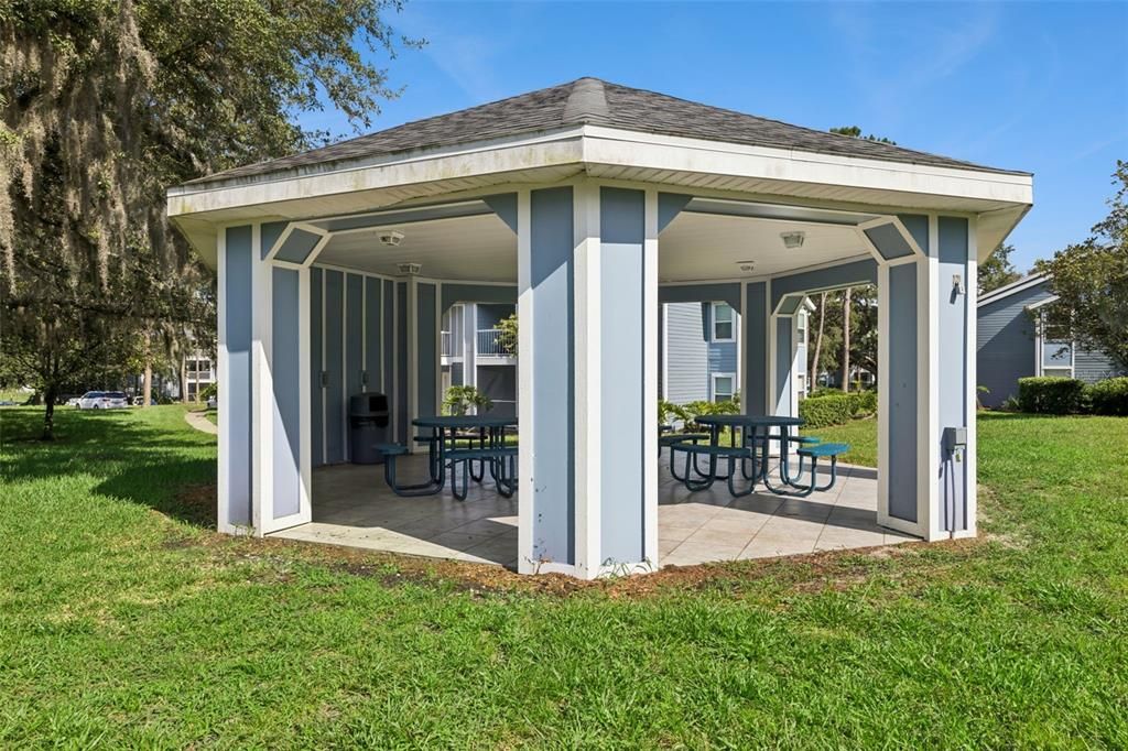 For Sale: $159,900 (2 beds, 1 baths, 819 Square Feet)