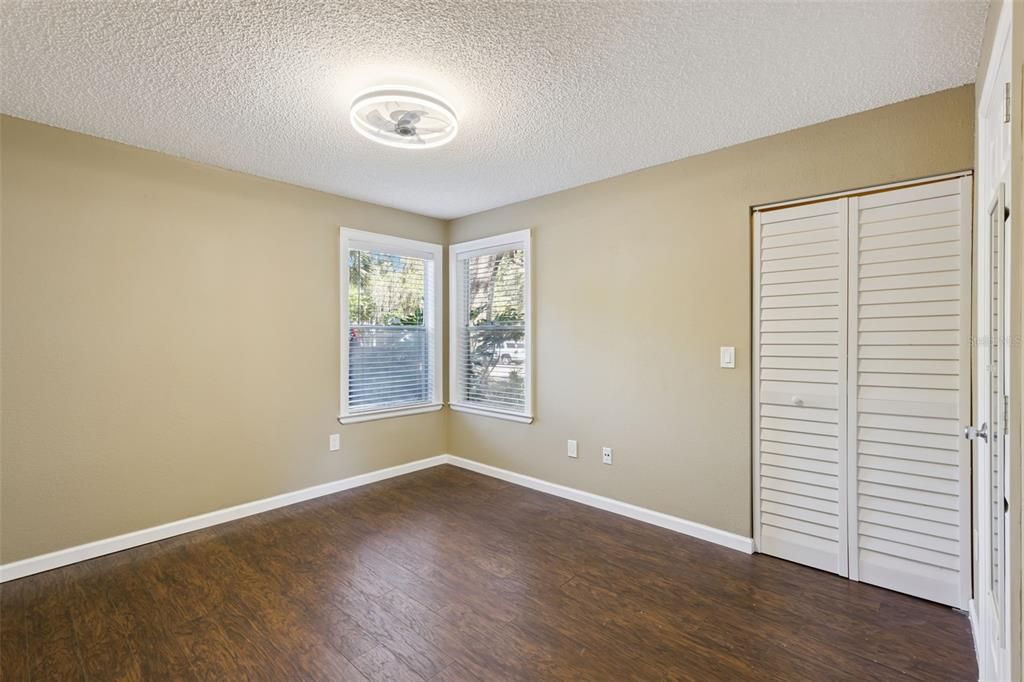 For Sale: $159,900 (2 beds, 1 baths, 819 Square Feet)