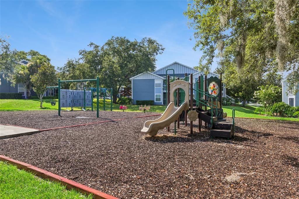 For Sale: $159,900 (2 beds, 1 baths, 819 Square Feet)