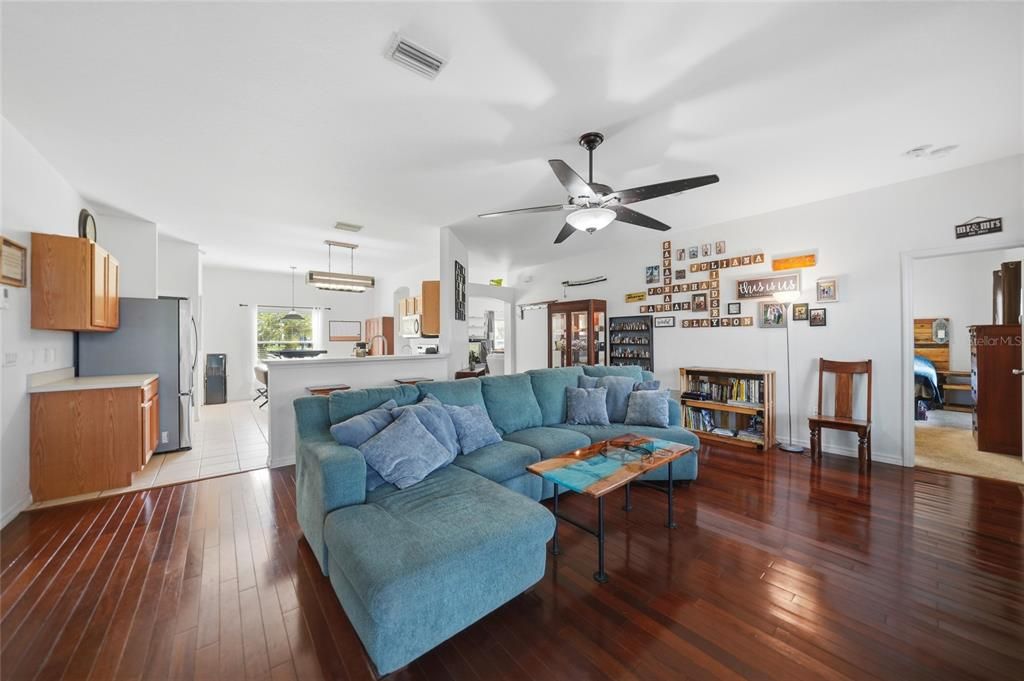 For Sale: $249,900 (3 beds, 2 baths, 1832 Square Feet)