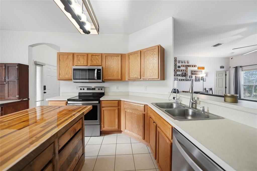 For Sale: $249,900 (3 beds, 2 baths, 1832 Square Feet)