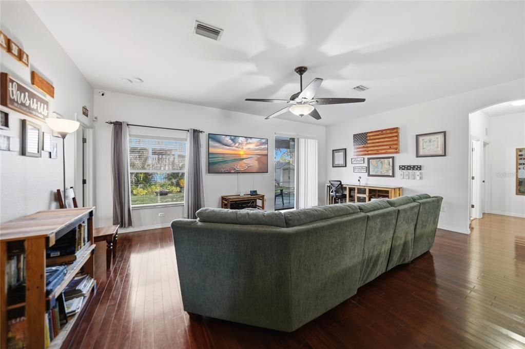 For Sale: $249,900 (3 beds, 2 baths, 1832 Square Feet)