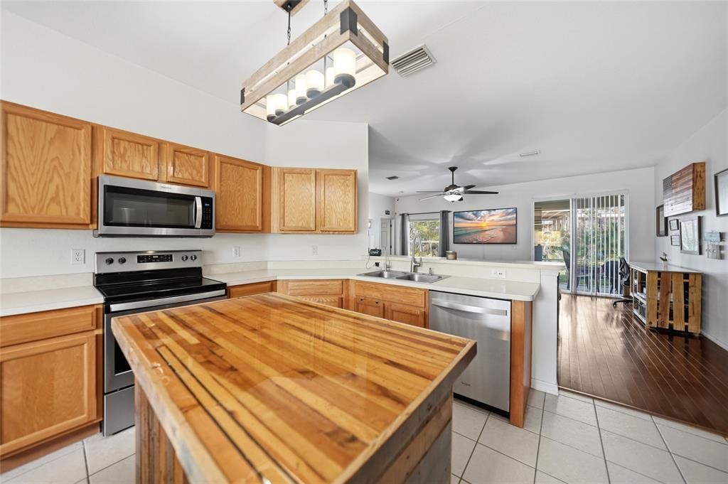 For Sale: $249,900 (3 beds, 2 baths, 1832 Square Feet)