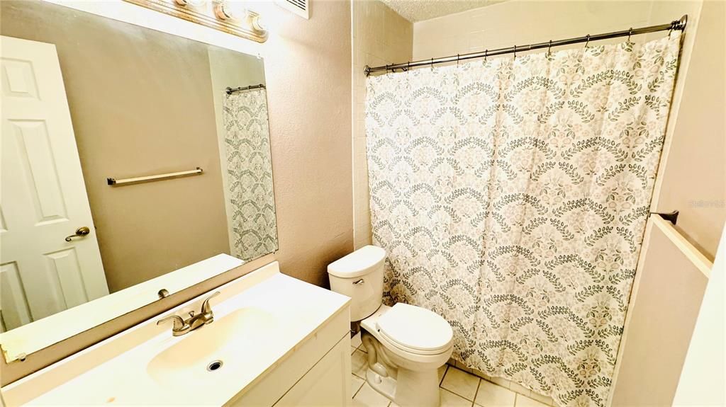 For Rent: $1,350 (1 beds, 1 baths, 783 Square Feet)