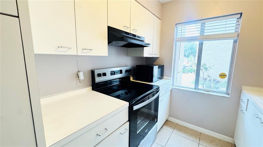 For Rent: $1,350 (1 beds, 1 baths, 783 Square Feet)
