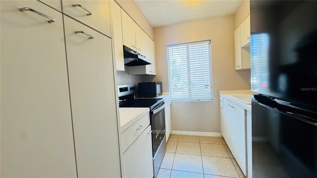 For Rent: $1,350 (1 beds, 1 baths, 783 Square Feet)