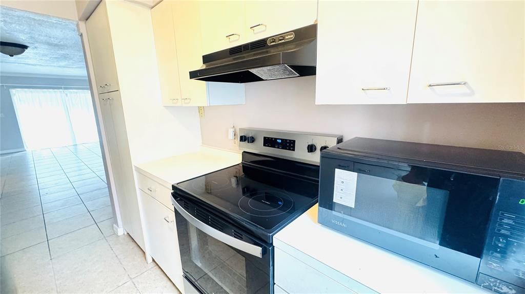 For Rent: $1,350 (1 beds, 1 baths, 783 Square Feet)