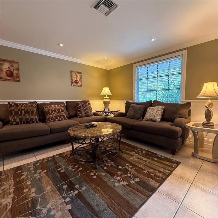 For Rent: $2,300 (2 beds, 1 baths, 1376 Square Feet)