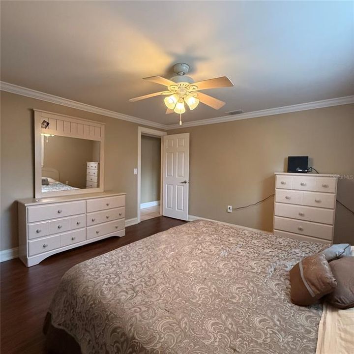 For Rent: $2,300 (2 beds, 1 baths, 1376 Square Feet)