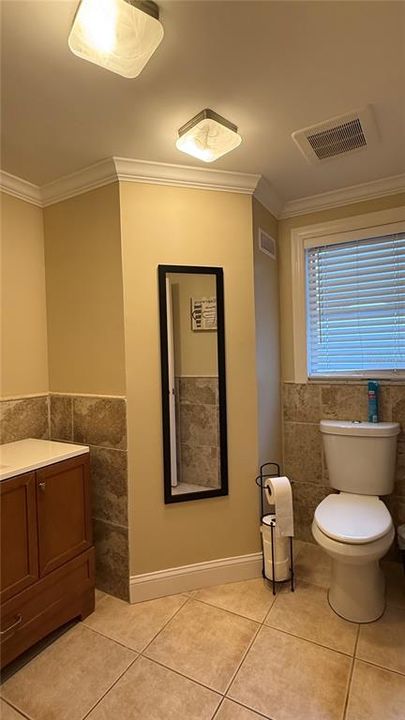 For Rent: $2,300 (2 beds, 1 baths, 1376 Square Feet)