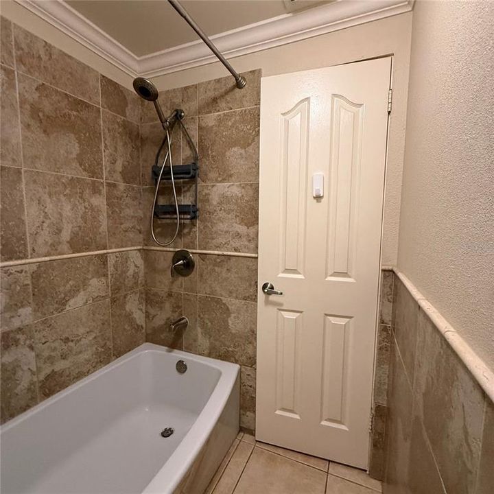 For Rent: $2,300 (2 beds, 1 baths, 1376 Square Feet)