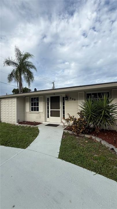 For Rent: $2,300 (2 beds, 1 baths, 1376 Square Feet)